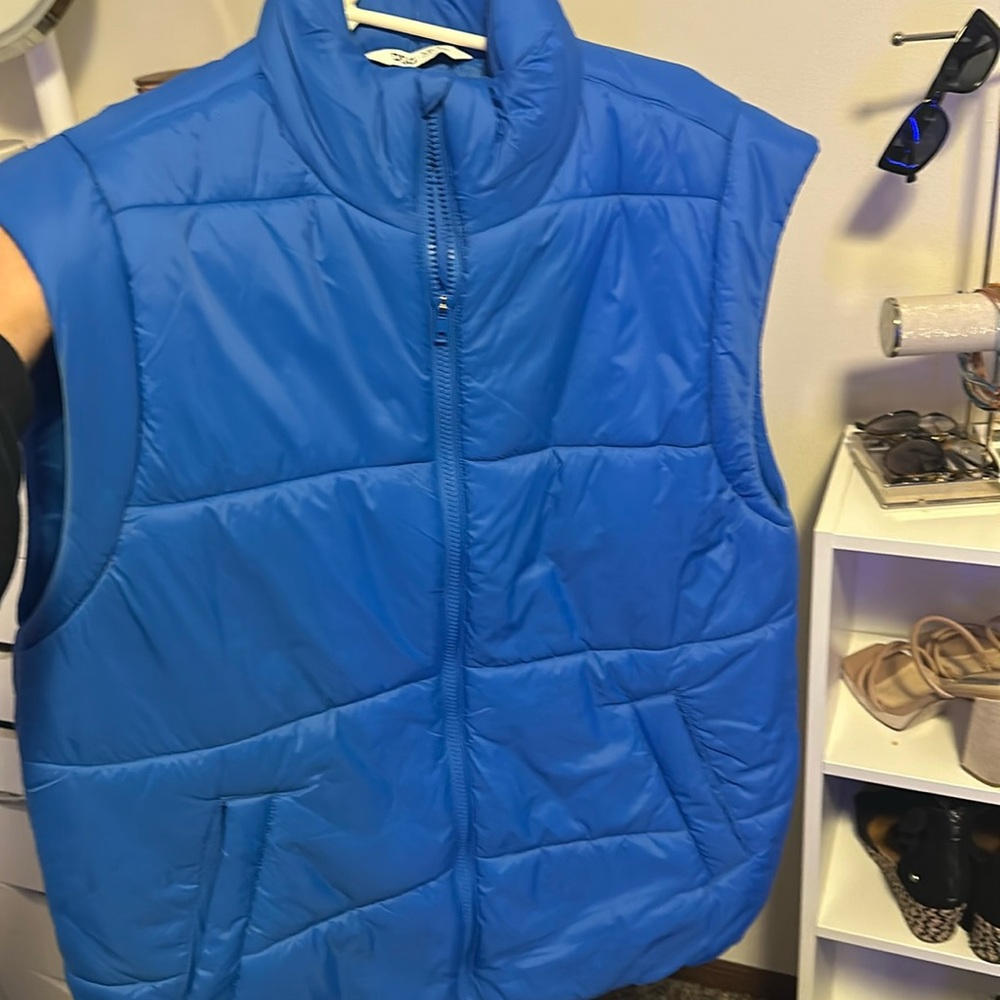 Oversized blue Puffer
